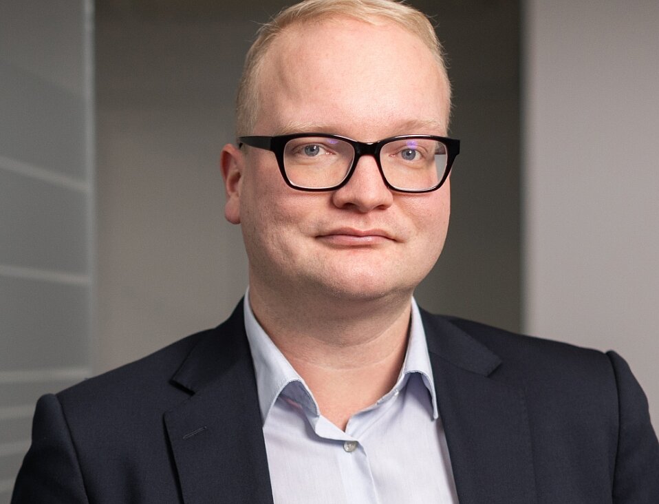 Porträt von Dr. Stefan Schwarz Bereichsleiter Vertrieb & Entwicklung Kathodenmaterialien