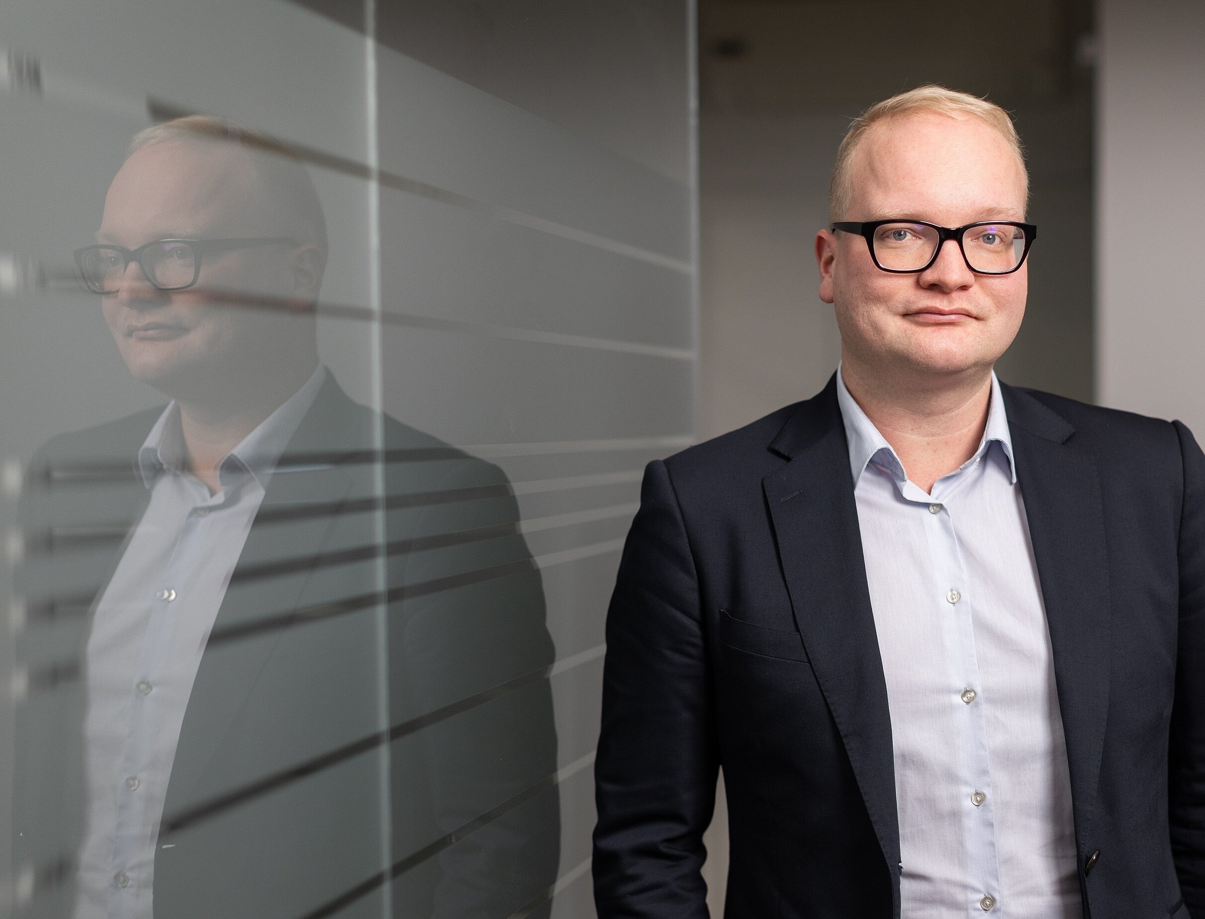 Dr. Stefan Schwarz Bereichsleiter Vertrieb & Entwicklung Kathodenmaterialien