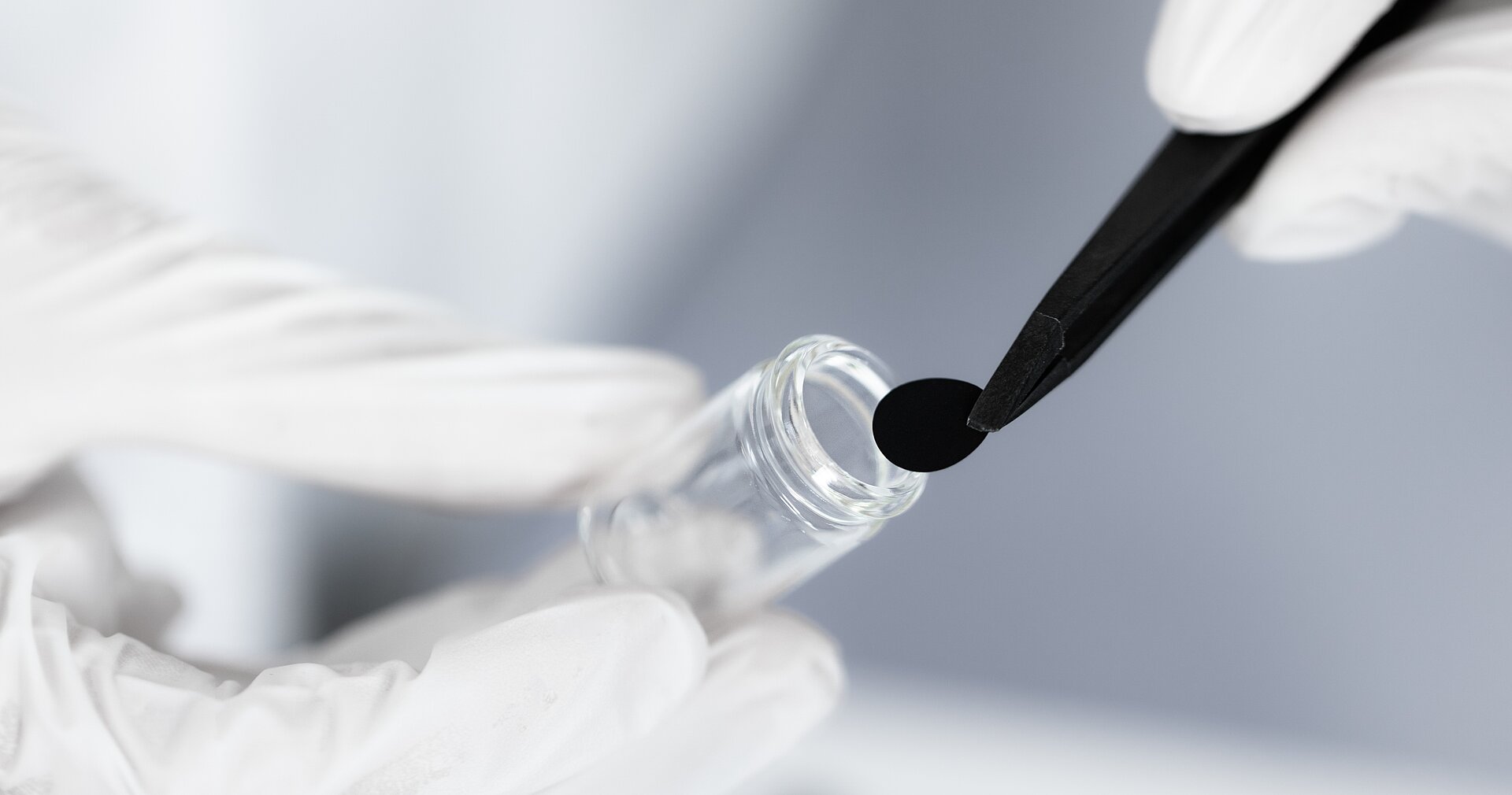 Getrocknete und ausgestanzte LFP-Elektrode für Knopfzellmessung